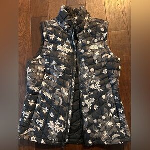 The North Face Women's Black and White Floral Vest
